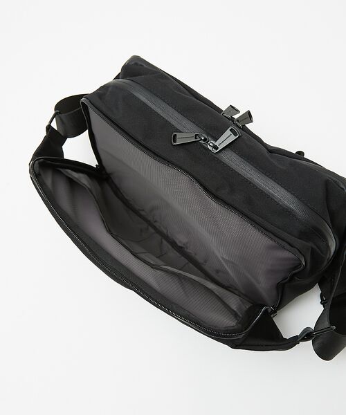 alfredoBANNISTER / アルフレッド・バニスター メッセンジャーバッグ・ウエストポーチ | 【軽量、撥水】9L 素材切替 ユーティリティ スリング ボディバッグ | 詳細10