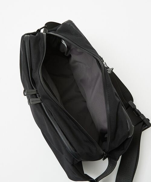 alfredoBANNISTER / アルフレッド・バニスター メッセンジャーバッグ・ウエストポーチ | 【軽量、撥水】9L 素材切替 ユーティリティ スリング ボディバッグ | 詳細11