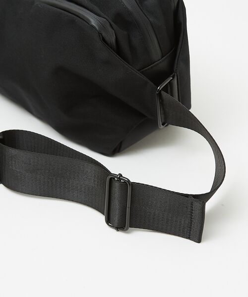 alfredoBANNISTER / アルフレッド・バニスター メッセンジャーバッグ・ウエストポーチ | 【軽量、撥水】9L 素材切替 ユーティリティ スリング ボディバッグ | 詳細4