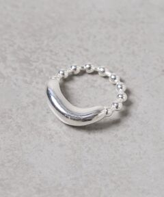 <span style="color:#f39c12;">■アイテム</span><br />ぷっくりとしたモチーフにボールチェーンが組み合わさったリング。<br />程よくボリューム感がありながらスタイリッシュなデザインです。<br />白味のあるシルバーなので、スタイリングにカジュアル且つ上品な印象をプラスしてくれる一点。<br /><br /><span style="color:#f39c12;">■素材</span><br />素材：シルバー<br /><br />※着用時は、必ず取扱い表示・タグをご確認の上、お取り扱い下さい。<br /><br /><br /><br /><br /><span style="font-size:8px;"><span style="color:#3498db;"><strong>《予約商品について》</strong></span><br />・サンプルの為、素材情報については企画段階の情報を記載しております。公的機関での試験データ結果を受け、量産にあたり混率の変更が発生する場合がございますので、ご了承くださいませ。<br />・サンプルでの撮影、計測をしております。商品の仕様が一部変更になる場合がございます。<br />・撮影サンプル品はブランドタグがついておりません。製品にはタグがつきますので、製品の表に縫い糸が見える場合がございます。<br />・工場の生産の都合上、納期が変更になる場合がございます。検品や輸送の関係で、発送日が前後しますのでご了承ください。また、入荷状況により、お客様への発送が店頭販売より遅れる場合もございます。<br />・店頭に陳列していた商品も含まれる場合がございます。<br /><span style="color:#3498db;"><strong>《商品画像について》</strong></span><br />ご覧頂いている商品の写真につきましては、できるだけ実物の色に近くなるように努めておりますが お使いの環境（モニター、ブラウザ等）の違いにより、色の見え方が実物と若干異なる場合がございます。 予めご了承ください。<br /><span style="color:#3498db;"><strong>《ハートをタップして商品のお気に入り登録》</strong></span><br />登録カラーの商品の「残りわずか」「再入荷」「値下げ」通知を受け取ることができます。<br />各ショップアプリにてブランドフォロー 新商品などの入荷情報、最新のニュースやお得な情報を受け取ることができます。</span><BR>