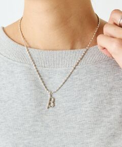 <span style="color:#f39c12;">■アイテム</span><br />スタイリングのポイントになるイニシャルネックレス。<br />シンプルながらもモダンなデザイン。<br />丸みのあるチェーンとモチーフがカジュアルになりすぎず、上品な印象。<br />ベーシックなデザインなので、コーディネートを選ばずお楽しみいただけます。<br />アジャスター付きでお好みの長さに調節可能です。<br /><br /><a href="https://www.palcloset.jp/display/display/?section_cd=beainitialnec&amp;stock=0&amp;type=01"><strong>▶︎その他のイニシャルはこちら</strong></a><br /><br /><span style="color:#f39c12;">■素材</span><br />素材：シルバー<br /><br />※着用時は、必ず取扱い表示・タグをご確認の上、お取り扱い下さい。<br /><br /><br /><br /><br /><span style="font-size:8px;"><span style="color:#3498db;"><strong>《予約商品について》</strong></span><br />・サンプルの為、素材情報については企画段階の情報を記載しております。公的機関での試験データ結果を受け、量産にあたり混率の変更が発生する場合がございますので、ご了承くださいませ。<br />・サンプルでの撮影、計測をしております。商品の仕様が一部変更になる場合がございます。<br />・撮影サンプル品はブランドタグがついておりません。製品にはタグがつきますので、製品の表に縫い糸が見える場合がございます。<br />・工場の生産の都合上、納期が変更になる場合がございます。検品や輸送の関係で、発送日が前後しますのでご了承ください。また、入荷状況により、お客様への発送が店頭販売より遅れる場合もございます。<br />・店頭に陳列していた商品も含まれる場合がございます。<br /><span style="color:#3498db;"><strong>《商品画像について》</strong></span><br />ご覧頂いている商品の写真につきましては、できるだけ実物の色に近くなるように努めておりますが お使いの環境（モニター、ブラウザ等）の違いにより、色の見え方が実物と若干異なる場合がございます。 予めご了承ください。<br /><span style="color:#3498db;"><strong>《ハートをタップして商品のお気に入り登録》</strong></span><br />登録カラーの商品の「残りわずか」「再入荷」「値下げ」通知を受け取ることができます。<br />各ショップアプリにてブランドフォロー 新商品などの入荷情報、最新のニュースやお得な情報を受け取ることができます。</span><BR>