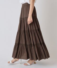 <br /><br />■アイテム<br />揺れるティアードが、大人の可愛らしさを演出するスカート。<br />歩くたびに裾が軽やかに揺れ動き、シンプルなトップスと合わせるだけで洗練された着こなしが完成。<br />ゴムウエスト仕様で、ストレスフリーな着心地も魅力です。<br />コーディネートがシンプルになる季節に取り入れたい着映えアイテムです。<br /><br />▼おすすめスタイリングアイテム<br />マルタックTee<br /><br />■素材・洗濯表示<br />素材<br />表地：レーヨン50% 麻35% ナイロン15%<br />裏地：ポリエステル62% 複合繊維(ポリエステル)38%<br /><br />洗濯表示：手洗い可<br /><br />※着用時・洗濯時は、必ず取扱い表示・タグをご確認の上、お取り扱い下さい。<br />※サンプルの為、混率の詳細が確定しておりません。確定次第、記載いたします。ご了承下さい。<br /><br />-------------------------<br />伸縮性：ややあり<br />光沢：なし<br />厚み：ふつう<br />透け感：なし<br />裏地：あり<br />ポケット：なし<br />ファスナー：なし<br />-------------------------<br /><br /><br /><br />《お取り扱い上のご注意》<br />・タンブル乾燥不可<br />《予約商品について》<br />・サンプルの為、素材情報、洗濯表示については企画段階の情報を記載しております。公的機関での試験データ結果を受け、量産にあたり混率や洗濯方法の変更が発生する場合がございますので、ご了承くださいませ。<br />・サンプルでの撮影、計測をしております。商品の仕様が一部変更になる場合がございます。<br />・撮影サンプル品はブランドタグがついておりません。製品にはタグがつきますので、製品の表に縫い糸が見える場合がございます。<br />・工場の生産の都合上、納期が変更になる場合がございます。検品や輸送の関係で、発送日が前後しますのでご了承ください。また、入荷状況により、お客様への発送が店頭販売より遅れる場合もございます。<br />・店頭に陳列していた商品も含まれる場合がございます。<br />《商品画像について》<br />ご覧頂いている商品の写真につきましては、できるだけ実物の色に近くなるように努めておりますが お使いの環境（モニター、ブラウザ等）の違いにより、色の見え方が実物と若干異なる場合がございます。 予めご了承ください。<br />《ハートをタップして商品のお気に入り登録》<br />登録カラーの商品の「残りわずか」「再入荷」「値下げ」通知を受け取ることができます。<br />各ショップアプリにてブランドフォロー 新商品などの入荷情報、最新のニュースやお得な情報を受け取ることができます。<BR>