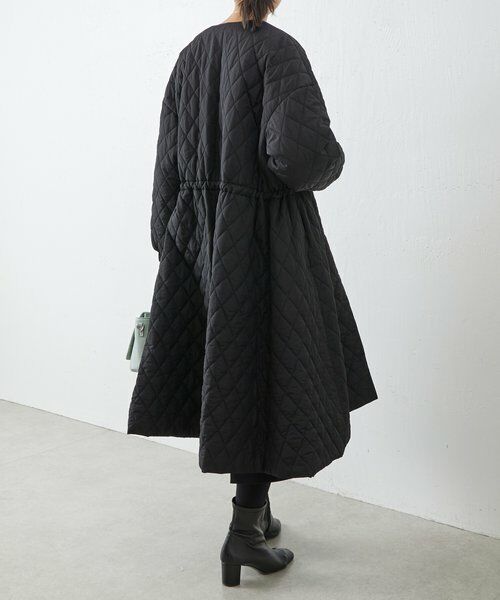 BEARDSLEY バルーン袖キルティングフレアコート　ブラック　美品 BEARDSLEY ブラックバルーン袖キルティングフレアーコート