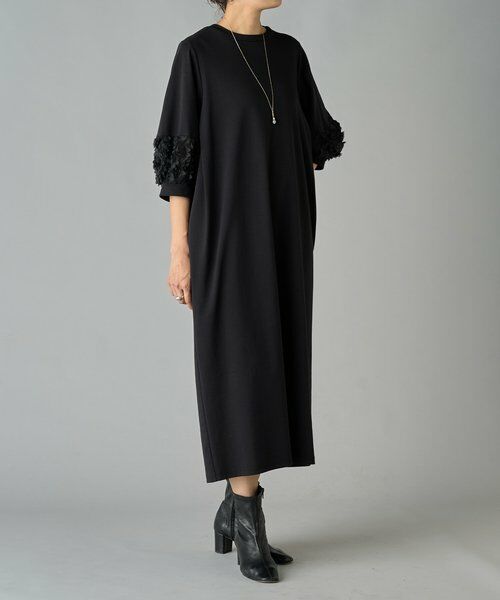 BEARDSLEY ブラック ロングワンピース 長袖 BEARDSLEY（ビアズリー）の「ティアードロングワンピース