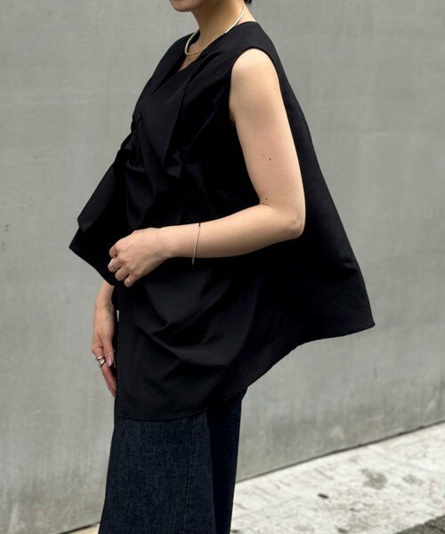 【最終価格】美品　BEARDSLEY ドットリップルノースリブラウス BEARDSLEY（ビアズリー）の「ドットリップルノースリブラウス
