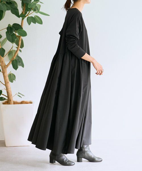 ビアズリー　切り替えドッキングワンピース　ブラック ロングプリーツワンピース BEARDSLEY（ビアズリー）の「ロー切り替えドッキングワンピース