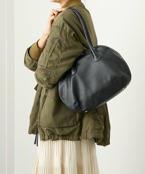 美品　BEARDSLEY ラウンドミニボストンバッグ ピンク　ビアズリー　牛革 美品 BEARDSLEY ラウンドミニボストンバッグ ピンク ビアズリー