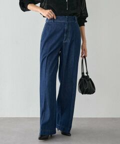 こちらの商品は 9月30日(火)頃までの販売予定となっております。<br />ご検討中の方は、ぜひお早めにお求めください。<br /><br />■アイテム<br />センタープレス入りでスラックスのようにキレイ目に履いていただけるワイドデニム。<br />色落ちの加工を施していますが、シルエットやディテールにこだわり上品に履いていただけるように仕立てました。<br />デニム生地はとても薄く、軽めの素材感なので暑い時期にも履いていただきたいデニムです。<br />ウエスト部分はファスナー仕様で内側にボタンが２つ、表には見えずフロント部分はすっきりとしたデザインに。<br />あえてウエストゴムは入れず、ドロストリボンでフィット感の調整が可能◎。<br /><br />■素材・洗濯表示<br />素材：綿100％<br />洗濯表示：手洗い可<br /><br />※着用時・洗濯時は、必ず取扱い表示・タグをご確認の上、お取り扱い下さい。<br />※バックポケットは型崩れ防止のためミシンステッチで仮押さえしています。使用時はミシン糸をほどいてご利用ください。<br /><br />----------------------------------<br />伸縮性：なし<br />光沢：なし<br />厚み：うすい<br />透け感：なし<br />裏地：なし<br />ポケット：あり（4つ）<br />ファスナー：あり<br />ドロストコード：あり<br />ベルトループ：あり<br />----------------------------------<br /><br /><br /><br /><br /><br />《お取り扱い上のご注意》<br />・デニム製品は染色の特性上、着用中の摩擦や汗などにより他の衣料や下着、淡い色のベルトやカバン、靴、ソファーなどに色移りする場合がありますのでコーディネートや取扱いにご注意下さい。<br />・下着やインナーなどは同系色の着用をおすすめします。<br />・色落ちしますので洗濯の際は他の物と一緒に洗わないでください。<br />・この製品は、天然素材の特性により多少のネップや織りムラがあります。洗うたびに少しずつ色が落ち、独特の色合いと風合いになっていきます。色移りを防ぐため単独で洗い、濡れたままの状態で放置しないでください。直射日光で色焼けを起こしますので裏返しにして陰干しをしてください。<br />・塩素系漂白剤や蛍光増白剤配合の洗剤をご使用にならないでください。<br />・長時間水に漬けておいたり、濡れたまま放置せず、洗濯後は形を整えてからすばやく陰干ししてください。<br />・日光や照明などに長時間あたると変退色することがあるので、高温多湿を避け光のあたらない場所で保管してください。<br />・色移りすることがあるので、他の衣類と分けて保管してください。<br />・タンブル乾燥不可<br />《予約商品について》<br />・サンプルの為、素材情報、洗濯表示については企画段階の情報を記載しております。公的機関での試験データ結果を受け、量産にあたり混率や洗濯方法の変更が発生する場合がございますので、ご了承くださいませ。<br />・サンプルでの撮影、計測をしております。商品の仕様が一部変更になる場合がございます。<br />・撮影サンプル品はブランドタグがついておりません。製品にはタグがつきますので、製品の表に縫い糸が見える場合がございます。<br />・工場の生産の都合上、納期が変更になる場合がございます。検品や輸送の関係で、発送日が前後しますのでご了承ください。また、入荷状況により、お客様への発送が店頭販売より遅れる場合もございます。<br />・店頭に陳列していた商品も含まれる場合がございます。<br />《商品画像について》<br />ご覧頂いている商品の写真につきましては、できるだけ実物の色に近くなるように努めておりますが お使いの環境（モニター、ブラウ<BR>