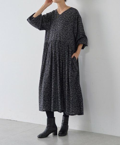 リーフプリントギャザーワンピース （ロング・マキシ丈ワンピース