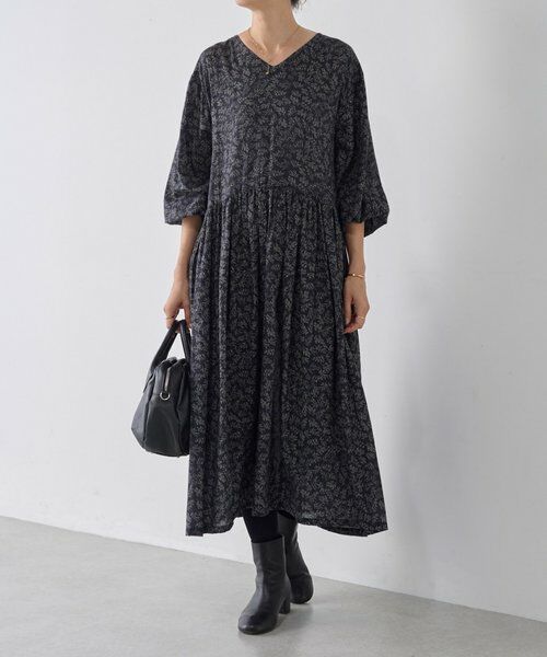 リーフプリントギャザーワンピース （ロング・マキシ丈