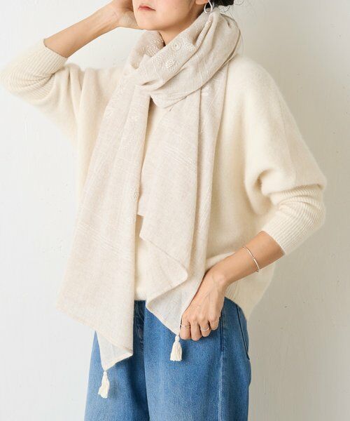 BEARDSLEY / ビアズリー マフラー・ショール・スヌード・ストール | 《CITRUS》刺繍タッセルストール | 詳細1