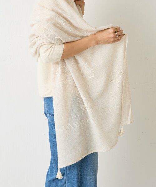 BEARDSLEY / ビアズリー マフラー・ショール・スヌード・ストール | 《CITRUS》刺繍タッセルストール | 詳細4