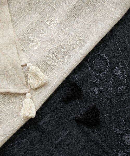 BEARDSLEY / ビアズリー マフラー・ショール・スヌード・ストール | 《CITRUS》刺繍タッセルストール | 詳細26