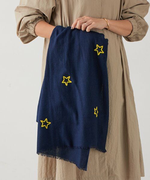 BEARDSLEY / ビアズリー マフラー・ショール・スヌード・ストール | 《CITRUS》星柄刺繍ストール | 詳細3