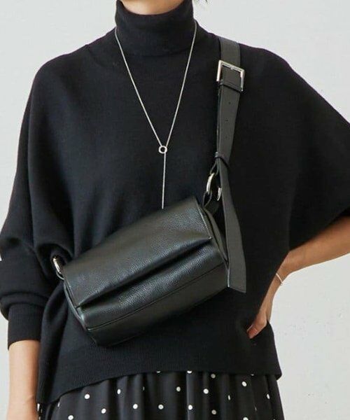 ビアズリー　レザーボディバッグ ビアズリー BEARDSLEY レザーボディバッグ （black