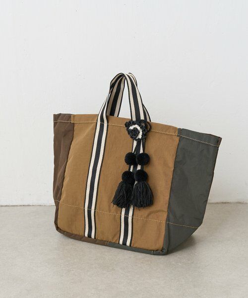 BEARDSLEY / ビアズリー トートバッグ | 《FRIPIER》チャーム付きクレイジートート | 詳細12