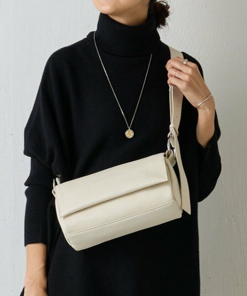 BEARDSLEY / ビアズリー ショルダーバッグ | レザーボディバッグ（アイボリー）