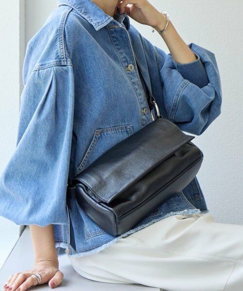 BEARDSLEY / ビアズリー ショルダーバッグ | レザーボディバッグ（ブラック）