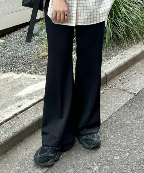 BEARDSLEY / ビアズリー その他パンツ | 《FRIPIER》サテンジャージーフレアパンツ（ブラック）