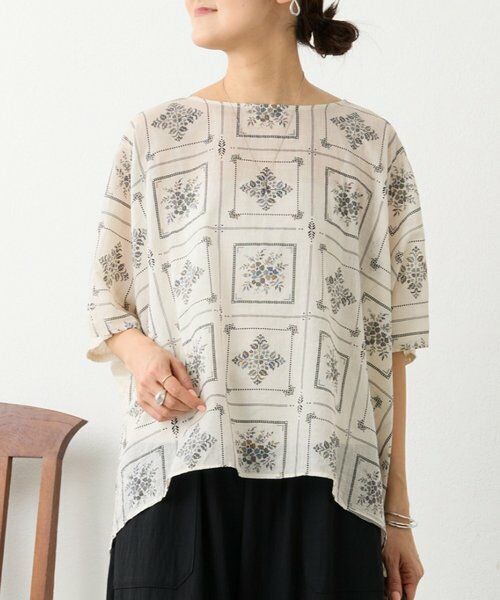 BEARDSLEY / ビアズリー カットソー | 《4/2(木)18：00予約開始》刺繍風プリントプルオーバー（ブルー）