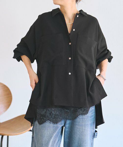 BEARDSLEY / ビアズリー シャツ・ブラウス | 《3/28(土)12：00予約開始》バックサテンフレアシャツ《LIVETART》（ブラック）