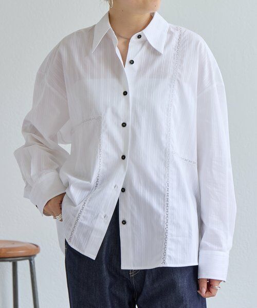 BEARDSLEY / ビアズリー シャツ・ブラウス | 《CORDERA》シャドーストライプシャツ（ホワイト）