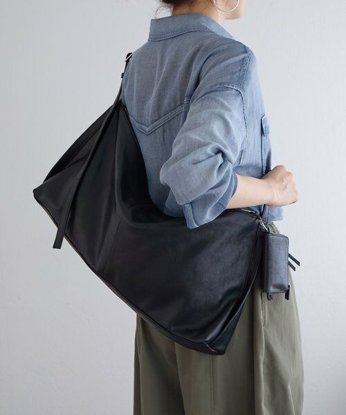 BEARDSLEY / ビアズリー ショルダーバッグ | プルアップレザーフラットバッグ《本革》【A4対応】 | 詳細7