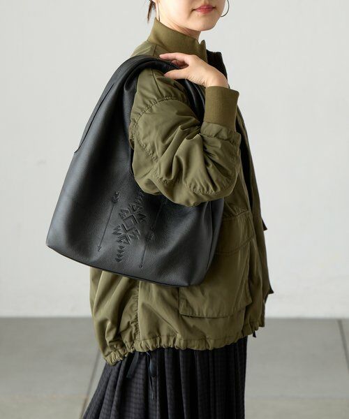 BEARDSLEY / ビアズリー トートバッグ | 刺繍レザートート《本革》 | 詳細1