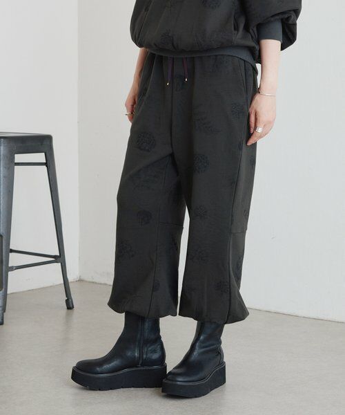 BEARDSLEY / ビアズリー その他パンツ | ボタニカルスウェットパンツ（ダークグレー）