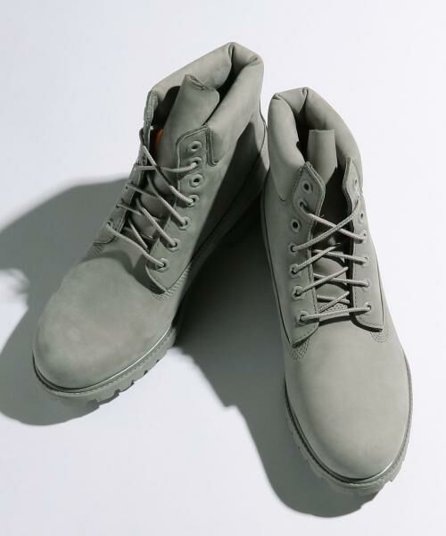 gray and white timberlands