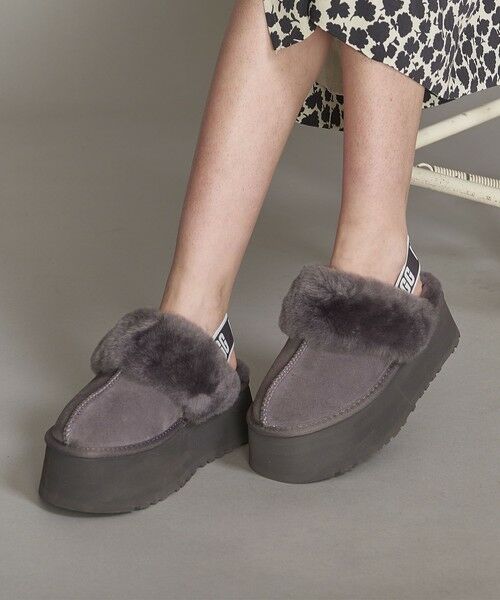 WEB限定】<UGG(アグ)>FUNKETTE レザースライダーシューズ