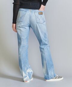 <b>個性的なフェードプリントが印象的な＜Wrangler＞のフレアデニム</b><br><br>■デザイン<br>ヴィンテージ風の色落ちデニムに、フェードプリントを施したユニークな一着。<br>すっきりと仕上げた腰周りに、センタープレス入りのなだらかなフレアシルエットが、美しいレッグラインを演出します。<br>ブランドを象徴するWステッチに、ネームタブ、バックポケットのラベルにはロープロゴを使用し、本格的な雰囲気を楽しめます。<br><br>■コーディネート<br>シアーニットやカットオフカットソーなどとあわせた女性らい着こなしがおすすめ。<br>シンプルなトップスを合わせるだけでサマになる、この夏おすすめの着映えデニムです。<br><p style=display:none>#春服</p><br>＜Wrangler（ラングラー）＞<br>作業着でしかなかったデニムに、ファッションデザイナーを起用した初めてのブランド＜Wranler＞。<br>起源となったのは、作業着のメーカーであった、ブルーベル社のウエスタン部門のブランドです。<br>1974年にはアメリカにおけるプロのロデオカウボーイ協会のスポンサー、さらに2001年からはナショナル・ファイナルズ・ロデオの冠スポンサーとなっています。<br><br>【注意事項】<br>■INDIGO製品のお取り扱い注意■<br>この製品はINDIGO（藍）染めです。他の製品では味わえない自然な色相が生命ですが、着用により他の衣服等に色が付着することがあります。<br>また洗濯により徐々に染料がFADE-OUT（色あせ）します。取り扱いの際は、取り扱い表示をご確認の上、次の点に十分ご注意ください。<br>製品の特性上、摩擦により淡い色のベルトやバックに色移りする事がありますのでご注意下さい。下着等は同色系のものを着用されることをおすすめします。<br><br>※商品を使用前に、タグ等に記載されている「取り扱い上の注意書き」、「洗濯表示」を必ずご確認ください。<br>※商品画像は、光の当たり具合やパソコンなどの閲覧環境により、実際の色味と異なって見える場合がございます。あらかじめご了承ください。<br>※商品の色味の目安は、商品単体の画像をご参照ください。<br><br>店舗へお問い合わせの際は、全国のBEAUTY & YOUTH各店舗まで下記の品名/品番をお申し付けください。<br>品名：BL Wrangler FLRJEAN FADE  品番：16144995975