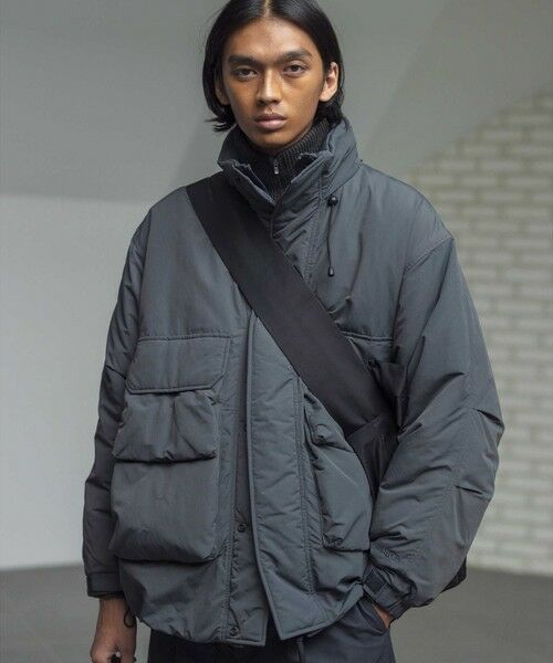 ブラック身幅UNITED ARROWS   アウター　ノーカラージャケット　ブルゾン 黒色