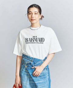 <b>大人の抜け感を楽しむ、万能ロゴプリントTシャツ。</b><br><br>■デザイン<br>“BARMAID（バーメイド）”とは女性バーテンダーを示しており、煌びやかで少し夜のムードを感じるようなイメージのグラフィックTシャツ。<br>ゆったりとしたボックスシルエットで、大人の抜け感溢れる着こなしが叶います。<br>シンプルに仕上げたホワイトと、ロゴとのコントラストがスタイリッシュなピンクをご用意しました。<br><br>■素材<br>綿100％の生地に製品洗いを入れることで肌なじみの良い着心地に仕上げています。<br><br>■コーディネート<br>一枚でメイントップスとしてはもちろん、きれいめなジャケットのインナーにも◎。<br>スラックスからデニムまで幅広いパンツ合わせにおすすめです。<br><p style=display:none>#夏服、#プリントT</p><br>============================<br>裏地：なし<br>透け感：なし<br>伸縮：なし<br>光沢感：なし<br>ケア方法：手洗い可<br>============================<br><br>【注意事項】<br>※商品を使用前に、タグ等に記載されている「取り扱い上の注意書き」、「洗濯表示」を必ずご確認ください。<br>※商品画像は、光の当たり具合やパソコンなどの閲覧環境により、実際の色味と異なって見える場合がございます。あらかじめご了承ください。<br>※画像の商品はサンプルです。<br><br>店舗へお問い合わせの際は、全国のBEAUTY&YOUTH各店舗まで下記の品名/品番をお申し付けください。<br>品名：BL C BARMAID SSL 品番：16171996076