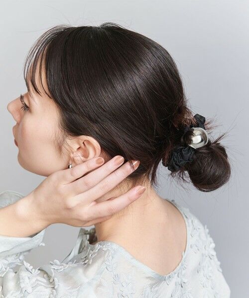 heyep シュシュ　オンライン完売　美品です heyep＞メタルボール シルク シュシュ （ヘアゴム・シュシュ