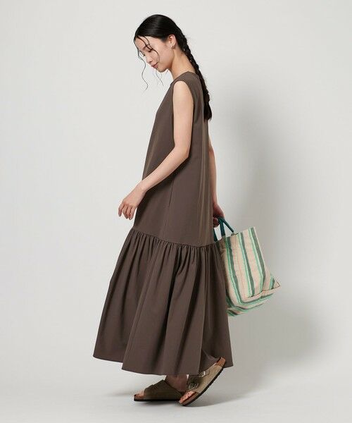 【MiuMiu】クルーネック ノースリーブ ワンピース 2025年最新】MIU MIU レディース ロングワンピースの人気