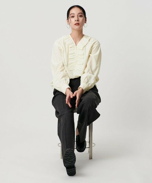 BEAUTY&YOUTH UNITED ARROWS / ビューティー&ユース ユナイテッドアローズ シャツ・ブラウス | 【WEB限定 Wardrobe DAILY MINIMAL】フリル Vネックブラウス ウォッシャブル | 詳細3
