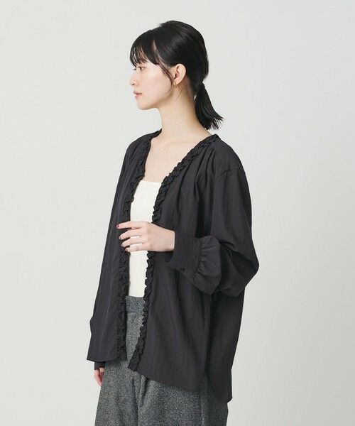 BEAUTY&YOUTH UNITED ARROWS / ビューティー&ユース ユナイテッドアローズ シャツ・ブラウス | 【WEB限定 Wardrobe DAILY MINIMAL】ラッフル Vネックブラウス ウォッシャブル（DK.GRAY）