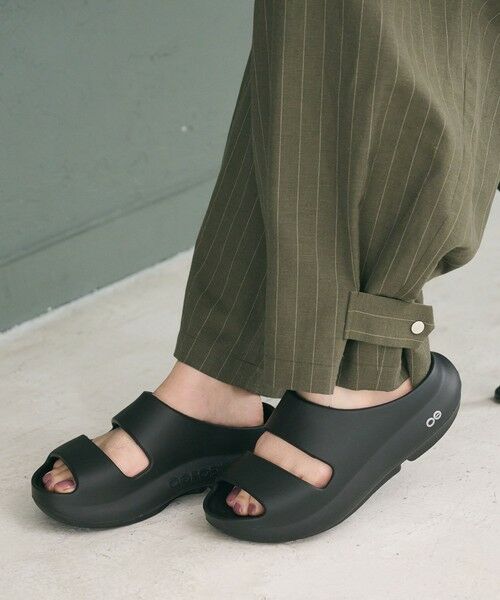 BEAUTY&YOUTH UNITED ARROWS / ビューティー&ユース ユナイテッドアローズ サンダル | ＜OOFOS＞OOyea サンダル/ブラック（BLACK）