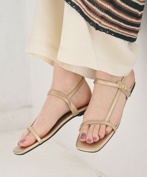 BEAUTY&YOUTH UNITED ARROWS / ビューティー&ユース ユナイテッドアローズ サンダル | スマート ヘンケイ Tストラップ サンダル（GOLD）