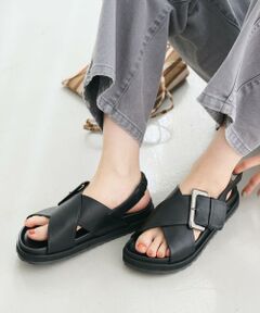 ビッグバックル クロスストラップ サンダル