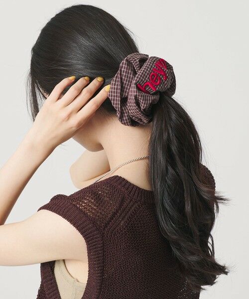 BEAUTY&YOUTH UNITED ARROWS / ビューティー&ユース ユナイテッドアローズ ヘアゴム・シュシュ | ＜heyep＞Pajama Check ロゴ シュシュ（MD.BROWN）