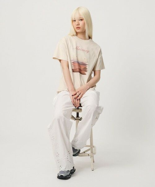 BEAUTY&YOUTH UNITED ARROWS / ビューティー&ユース ユナイテッドアローズ カットソー | 【別注】＜She is-.＞プリント Tシャツ | 詳細13