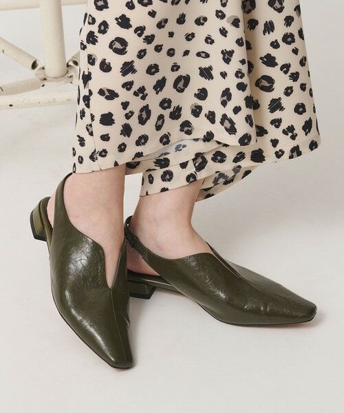 BEAUTY&YOUTH UNITED ARROWS / ビューティー&ユース ユナイテッドアローズ パンプス | Vカット バックストラップ パンプス（OLIVE）