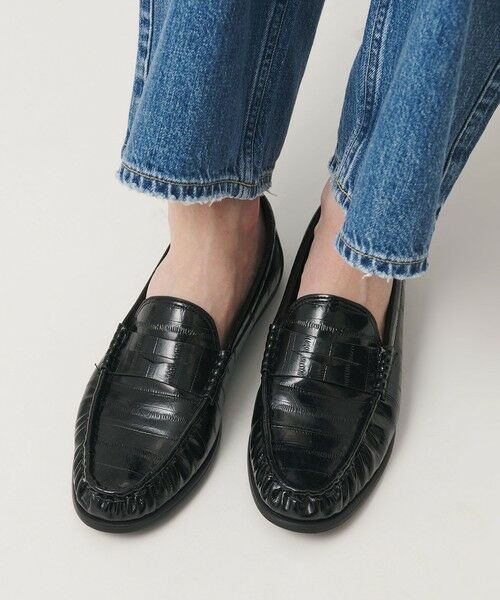 BEAUTY&YOUTH UNITED ARROWS / ビューティー&ユース ユナイテッドアローズ ビジネス・ドレスシューズ | レザーライク エンボス ギャザー ローファー（BLACK）