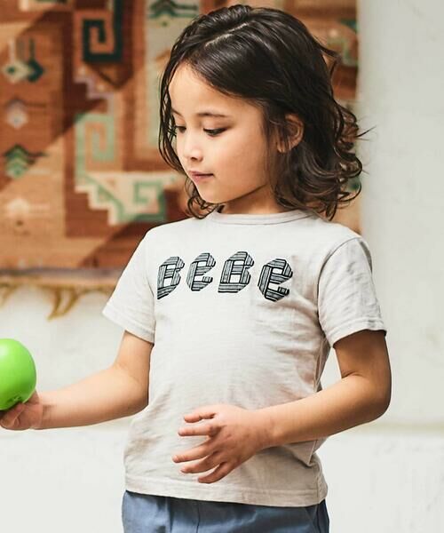 BeBe/べべ ストライプテープロゴバックネームスラブ天竺半袖Tシャツ(90~150cm) グレー 130cm BeBe/べべ ストライプテープロゴバックネームスラブ天竺半袖Tシャツ(90~150cm) グレー 130cm