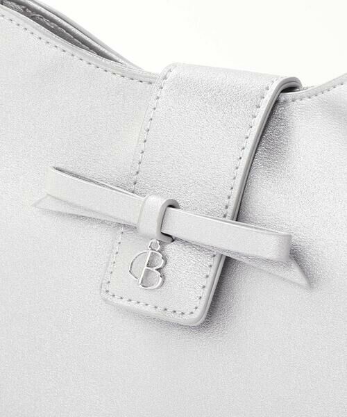 BeBe / べべ ショルダーバッグ | レザー調リボンフラップベルト付きショルダーバッグ | 詳細3