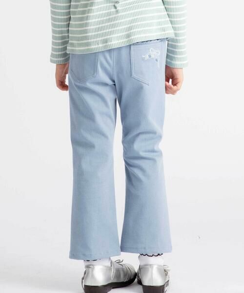 BeBe / べべ チノ・ワークパンツ | ストレッチツイルリボン刺しゅうフレアロングパンツ(90~160cm)（ブルー）