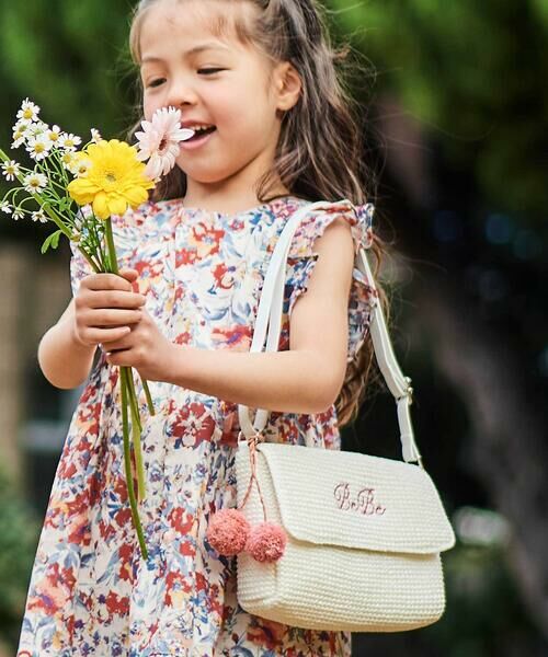 BeBe / べべ ショルダーバッグ | 【お揃い】ラフィアポンポンブレード編みポシェット（ホワイト）