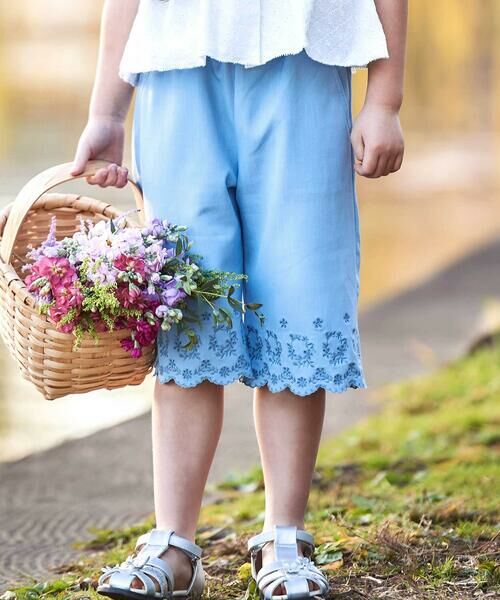 BeBe / べべ ショート・ハーフ・半端丈パンツ | シャンブレー裾スカラップ刺しゅう6分丈ワイドパンツ(90~160cm)（ブルー）